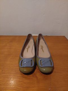 Salvatore Ferragamo flats size 5.5