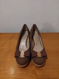 Salvatore Ferragamo wedges size 5.5