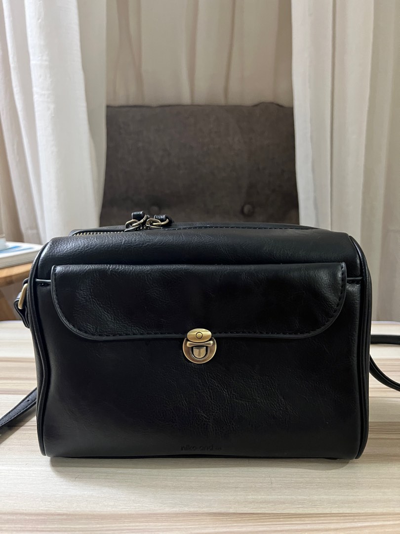 Smart Casual Sling Bag Black, Women's Fashion, Bags & Wallets, Cross