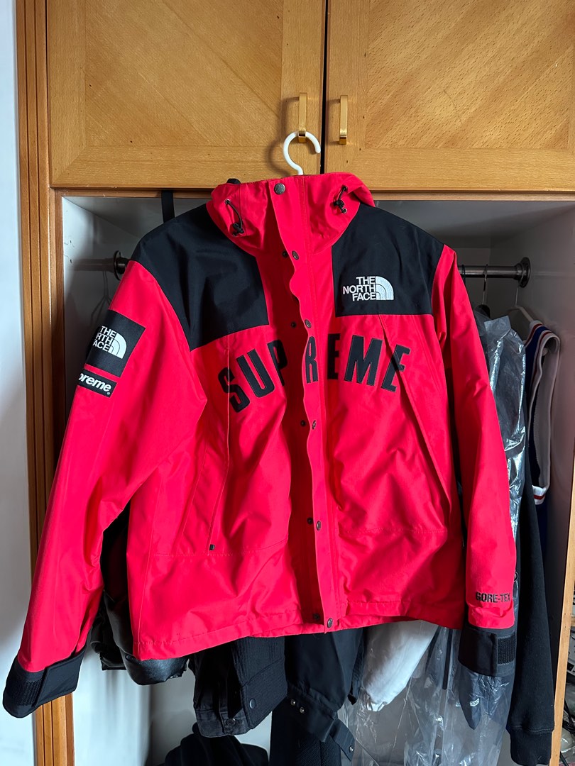 Supreme x the north face tnf arc logo parka red, 名牌, 服裝- Carousell