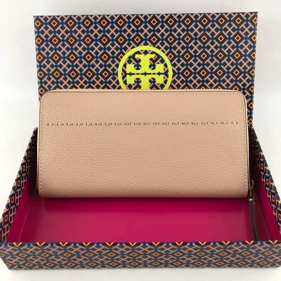 Tory Burch long wallet (Category: Wallets & Card holders) located in Manila. Submitted by gff.daily_flower (Listing ID 1219854866, Image 2). Description: with tag box and paperbag.