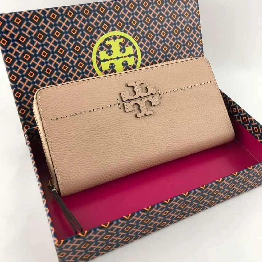 Tory Burch long wallet (Category: Wallets & Card holders) located in Manila. Submitted by gff.daily_flower (Listing ID 1219854866, Image 1). Description: with tag box and paperbag.