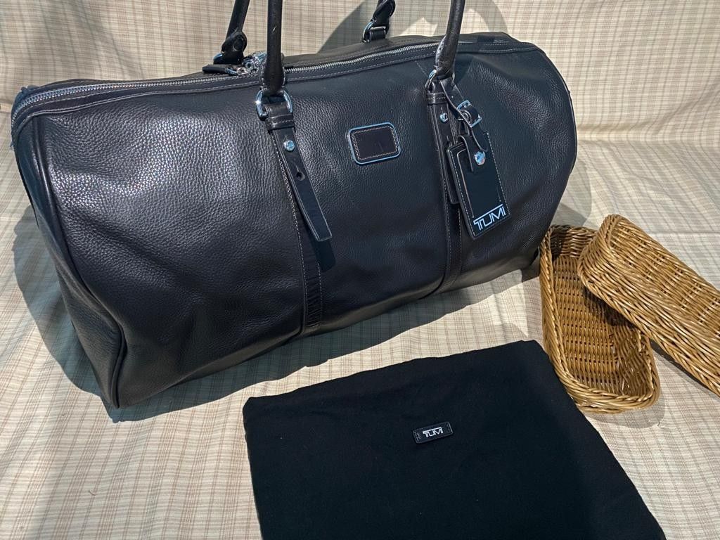 Tumi leather sales duffle bag