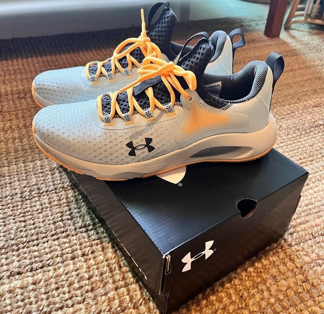 Under armor hovr mens gold top