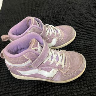 (Category: ) located in . Submitted by blossomwardrobe (Listing ID 1219876055, Image 1). Description: .
