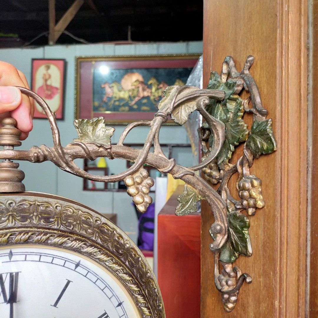 Vintage Hanging Clock, Hobbies & Toys, Memorabilia & Collectibles
