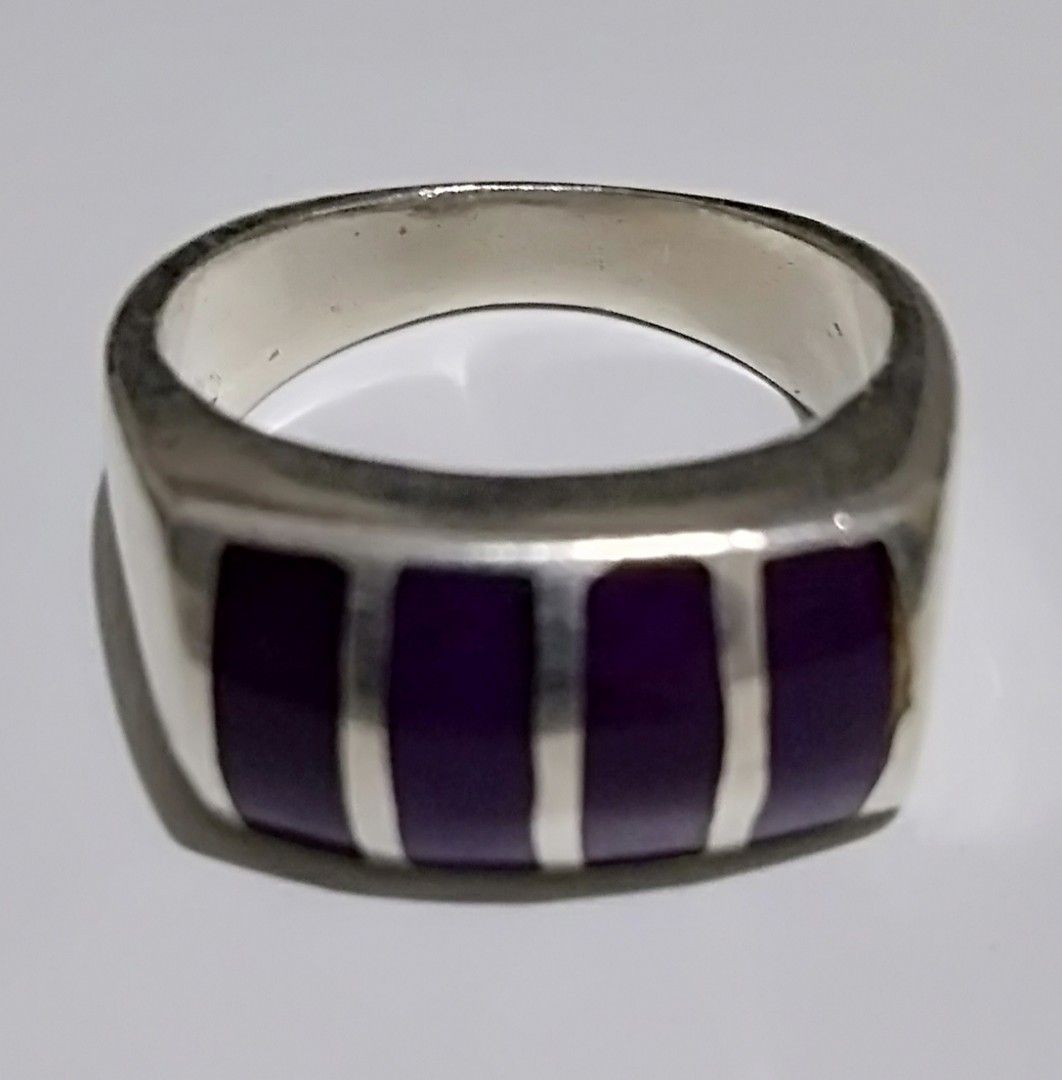 Vintage Navajo-handmade Solid Sterling Silver Sugilite inlay Ring (SIZE 9) (Category: Rings) located in Paranaque City. Submitted by carson2023 (Listing ID 1219826348, Image 2). Description: Guaranteed Authentic Vintage Navajo-handmade Sterling Silver with Multiple Sugilite inlay Ring. Probably purchased from Arizona USA during the 70s SIZE 9 CONDITION: In Very Good Vintage Condition Message me for Inquiries.