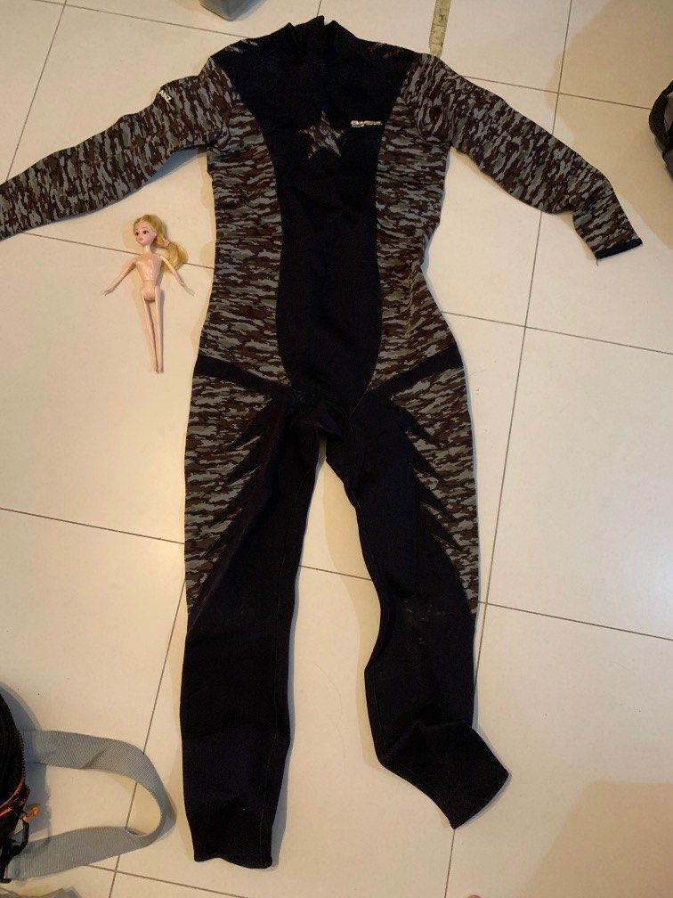 4mm thick scuba dive full wetsuit captain camo, Sports Equipment