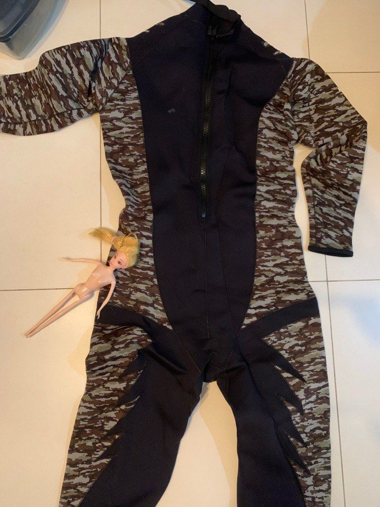 4mm thick scuba dive full wetsuit captain camo, Sports Equipment