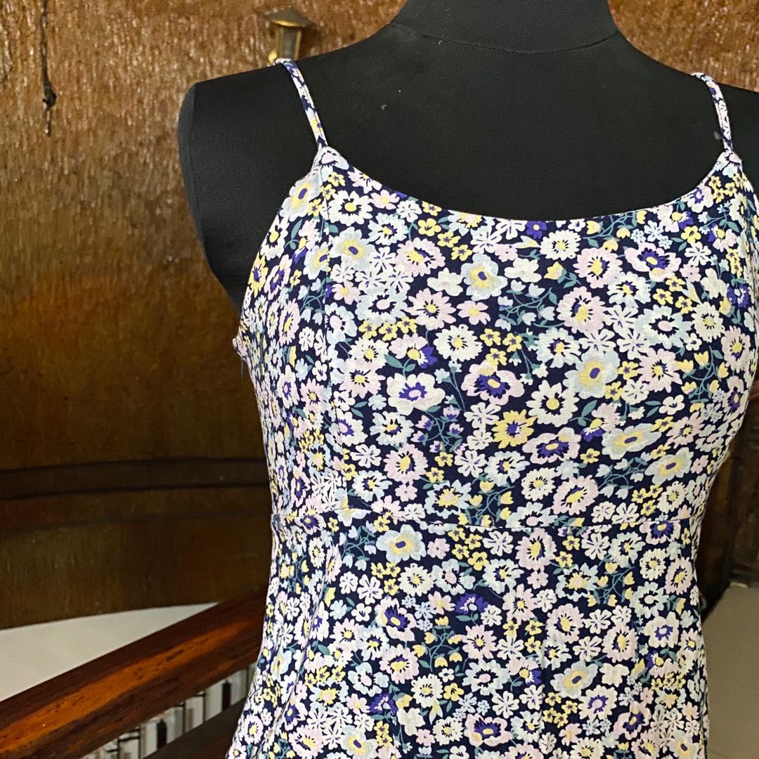 6ixty8ight Floral Dress (Category: Dresses) located in Caloocan City. Submitted by goodaffinds (Listing ID 1220011691, Image 2). Description: -6ixty8ight brand -no flaws -fits M-L.