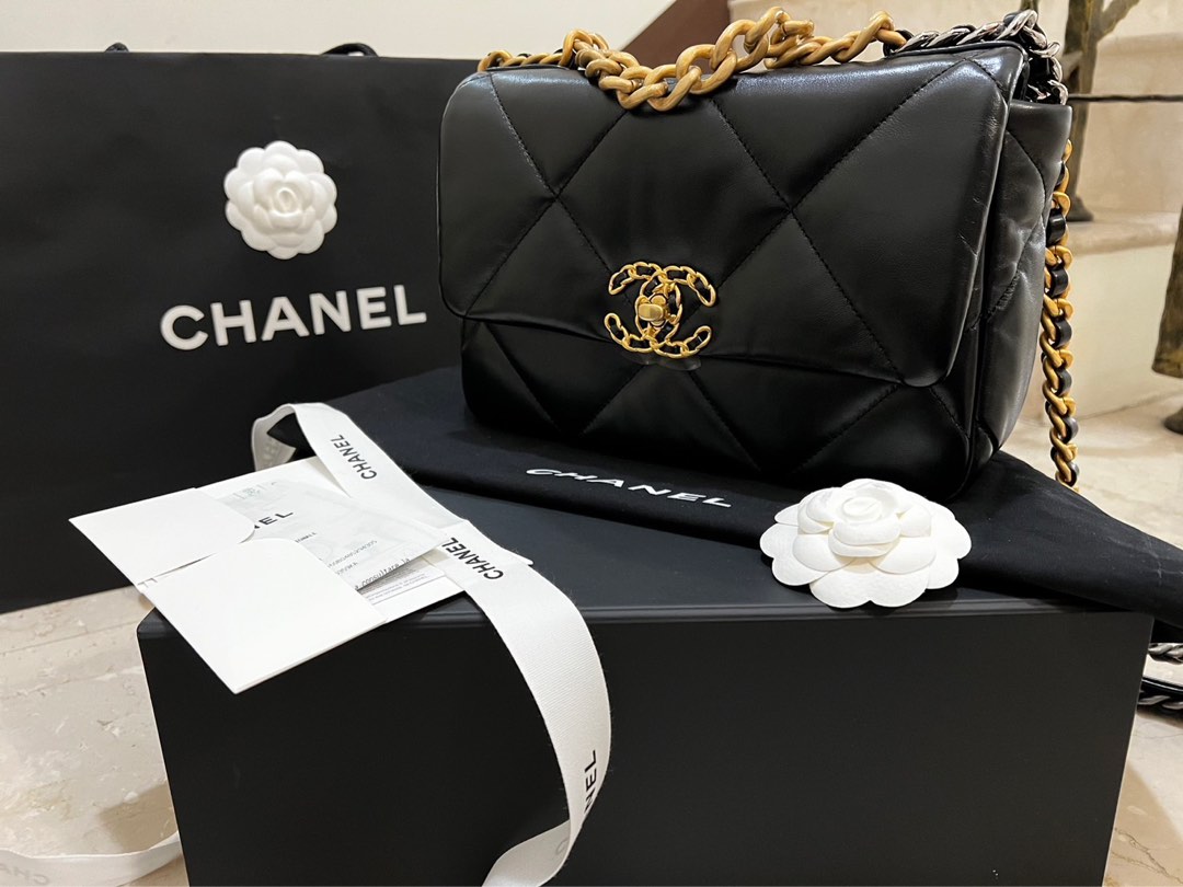 Collection particulière Chanel & Accessoires de luxe Online, Vente  n°IT4151, Lot n°204 LOUIS VUITTON