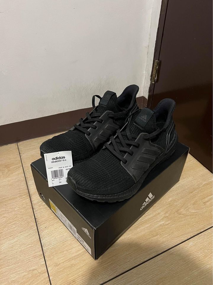 Ultraboost 19 triple top black