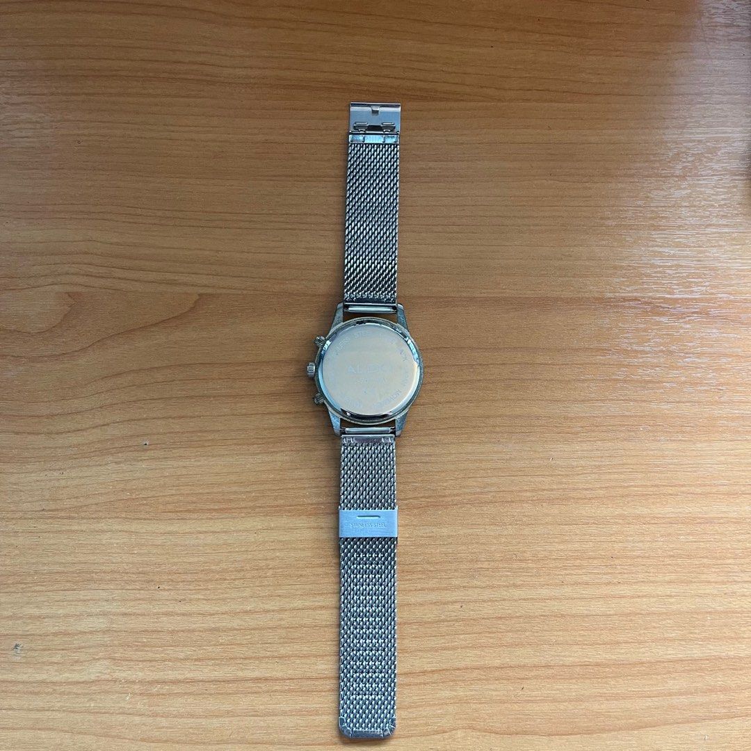 Quartz movement stainless steel back outlet
