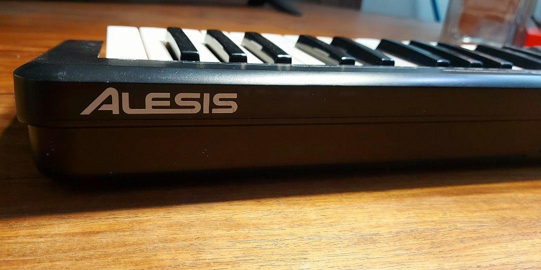 Alesis Q25 USB/MIDI Controller, Hobbies & Toys, Music & Media, Musical