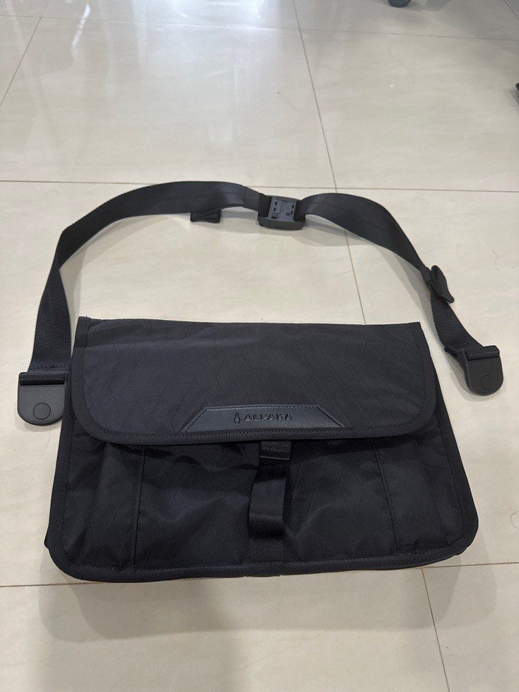 Alpha Messenger Black VX42 - Limited Edition - RE:CARRY