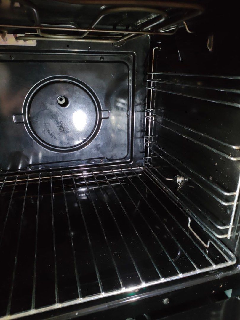 Ariston Oven cum stove, TV & Home Appliances, Kitchen Appliances, Other