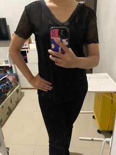 Atasan Hitam