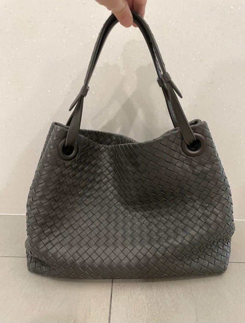 Bottega veneta garda store large shoulder bag