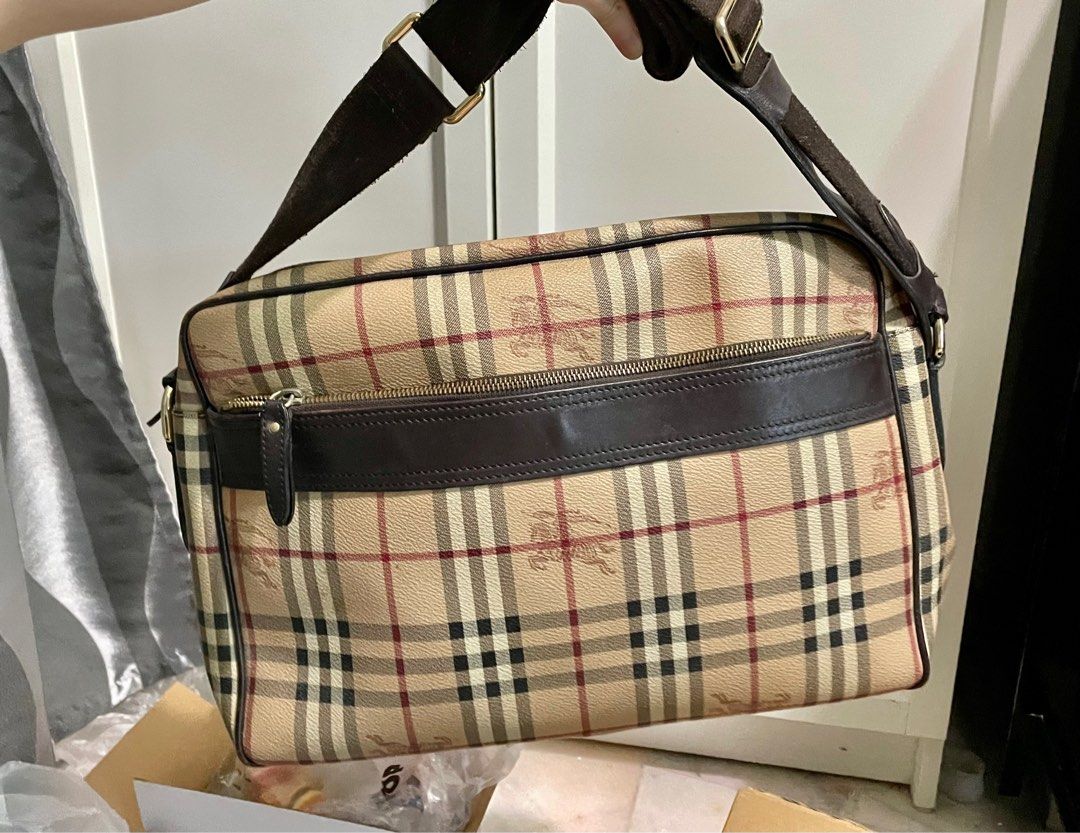 ?Authentic Classic BURBERRY Crossbody Messenger Bag (NO NEGO), Luxury, Bags  & Wallets on Carousell