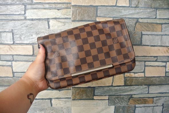 Louis Vuitton Hoxton GM, Luxury, Bags & Wallets on Carousell