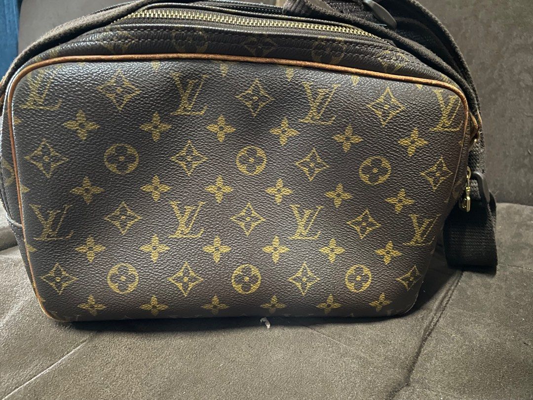 Authentic Preloved LV Reporter rank AB (Category: Luxury Bags & Wallets) located in Mandaluyong City. Submitted by rufo1111 (Listing ID 1220031351, Image 2). Description: With dustbag.