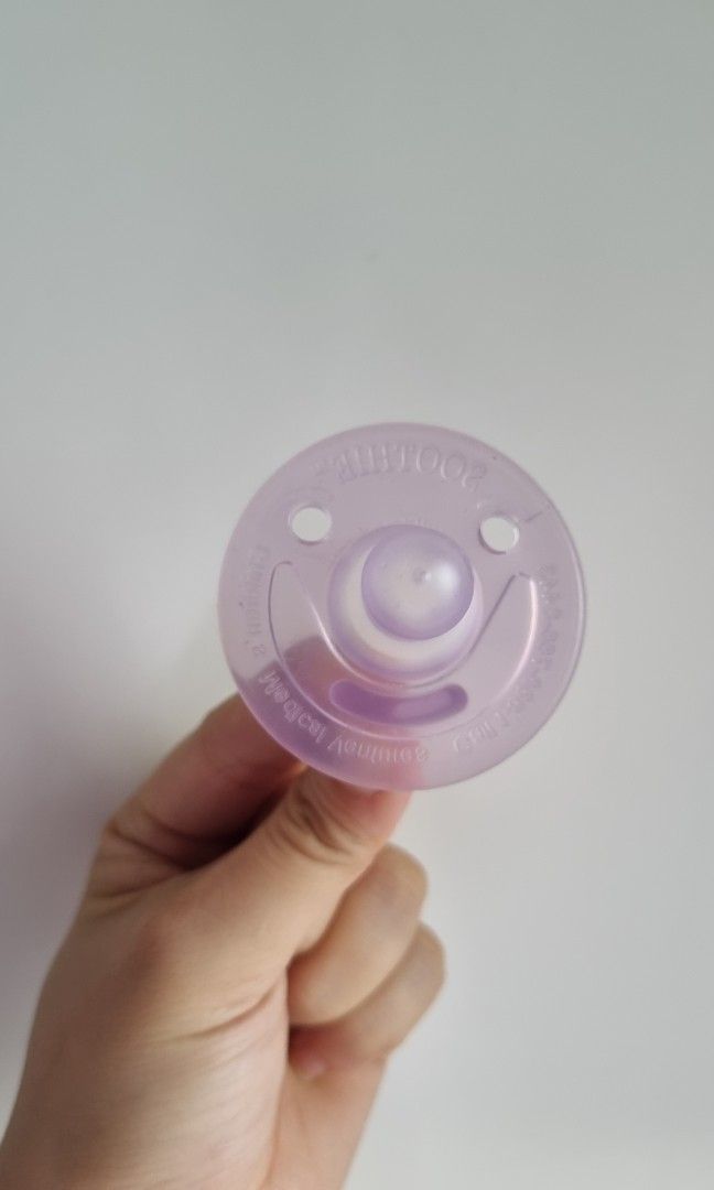 Avent Soothie Pacifier 0-3m (Category: Soothers & Pacifiers) located in Pasig City. Submitted by theshirtstop (Listing ID 1220055603, Image 2). Description: Comes with transparent case.