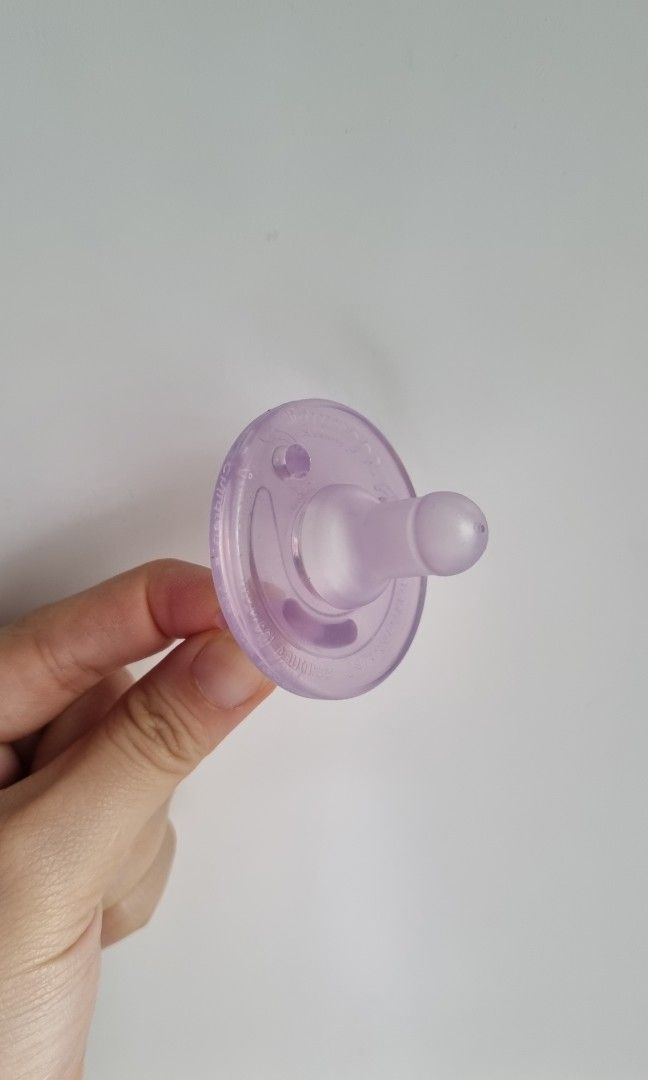 Avent Soothie Pacifier 0-3m (Category: Soothers & Pacifiers) located in Pasig City. Submitted by theshirtstop (Listing ID 1220055603, Image 3). Description: Comes with transparent case.