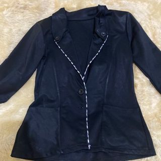 Blazer hitam wanita