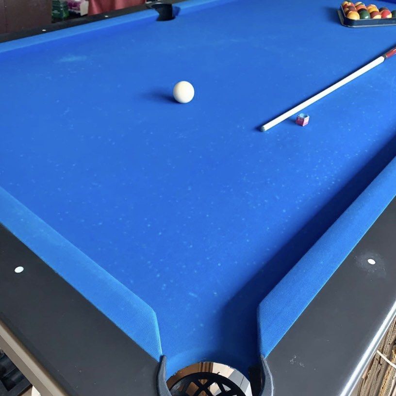 Brunswick Contender: 8ft pool table (8 feet pool table), Sports