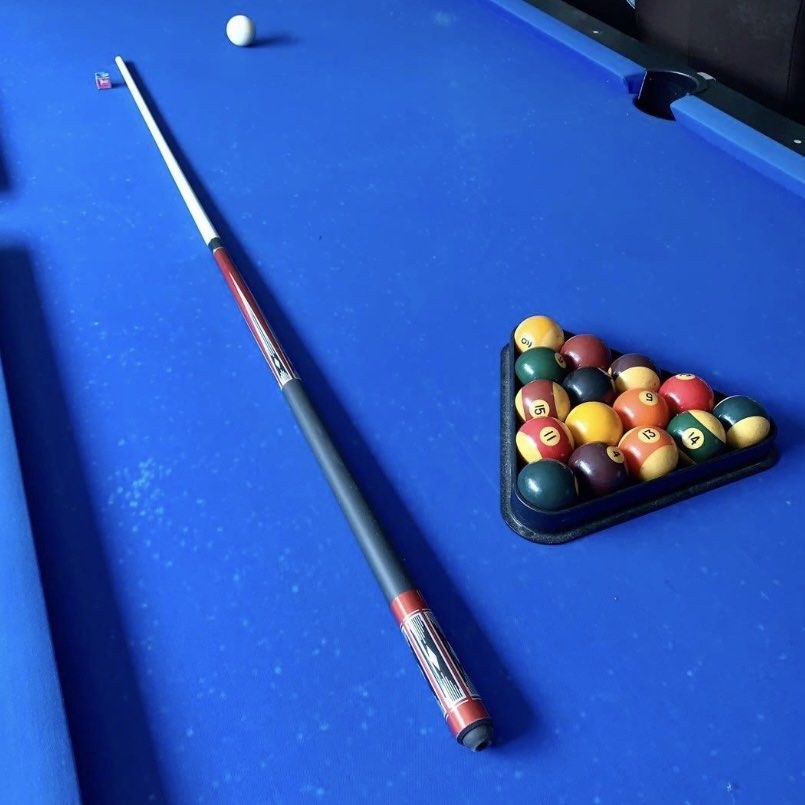Brunswick Contender: 8ft pool table (8 feet pool table), Sports