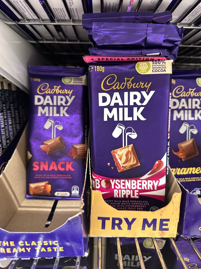 Cadbury boysenberry ripple chocolate, 嘢食 & 嘢飲, 包裝食物&即食食物 Carousell