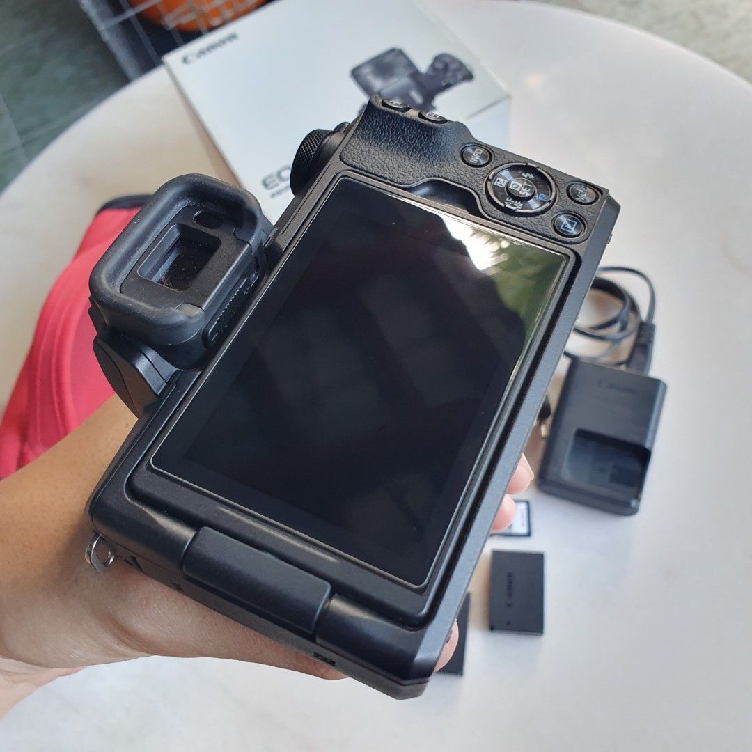 Canon EOS M50 with Kit Lens Set), Photography, Cameras on