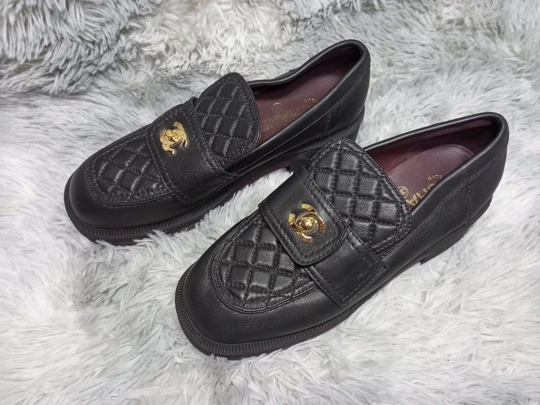 klarhed gør det fladt jug CHANEL QUILTED CHUNKY PLATFORM LOAFERS, Women's Fashion, Footwear, Loafers  on Carousell