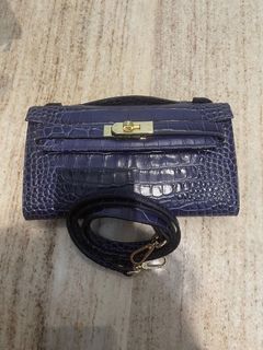 Clearing closet sale-Imperio Clandestino clutch in marine blue croco
