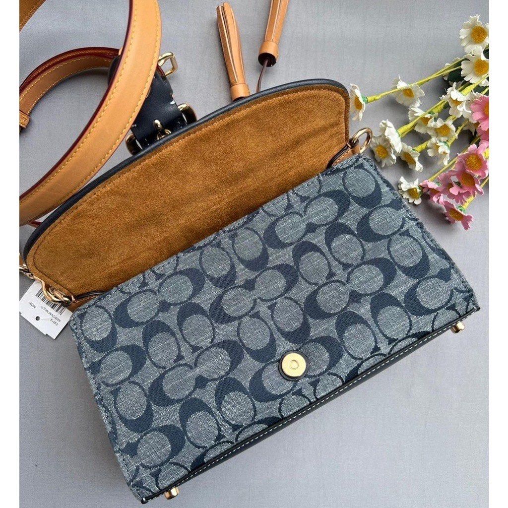 COACH kleo xbody 👜 (Category: Luxury Bags & Wallets) located in Las Pinas. Submitted by yhn_boutique (Listing ID 1220005418, Image 2). Description: Actual pic posted 📌Cash on delivery via lalamove/grab 📌J&T pay today ship today 📌complete inclusions .