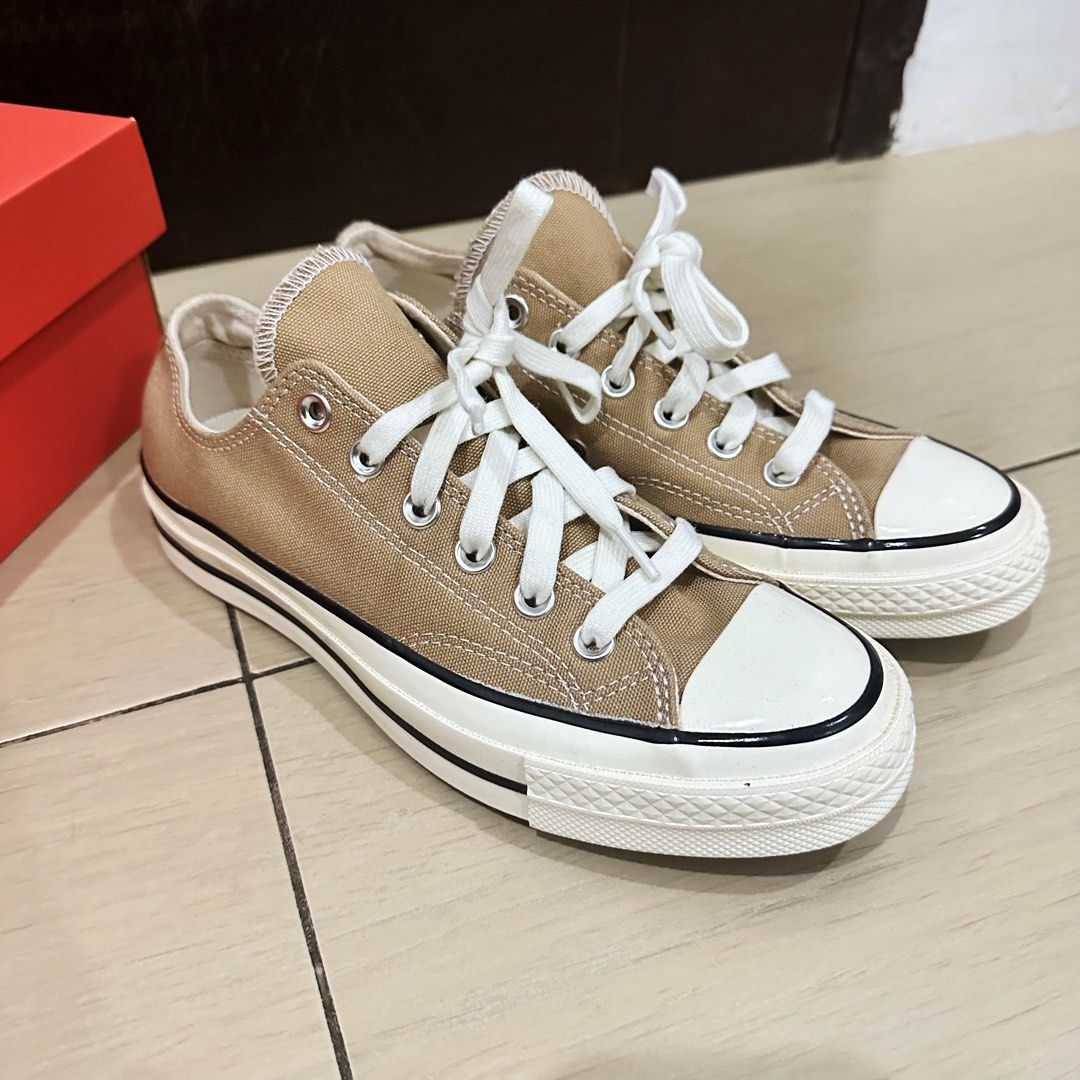 Tan low top converse outlet