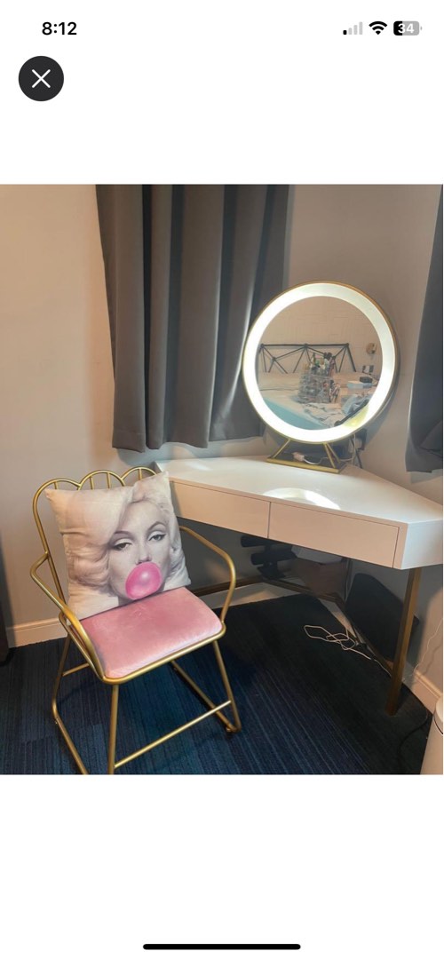 Corner Vanity table & chair, 傢俬＆家居, 傢俬, 書櫃、櫃子及架 Carousell