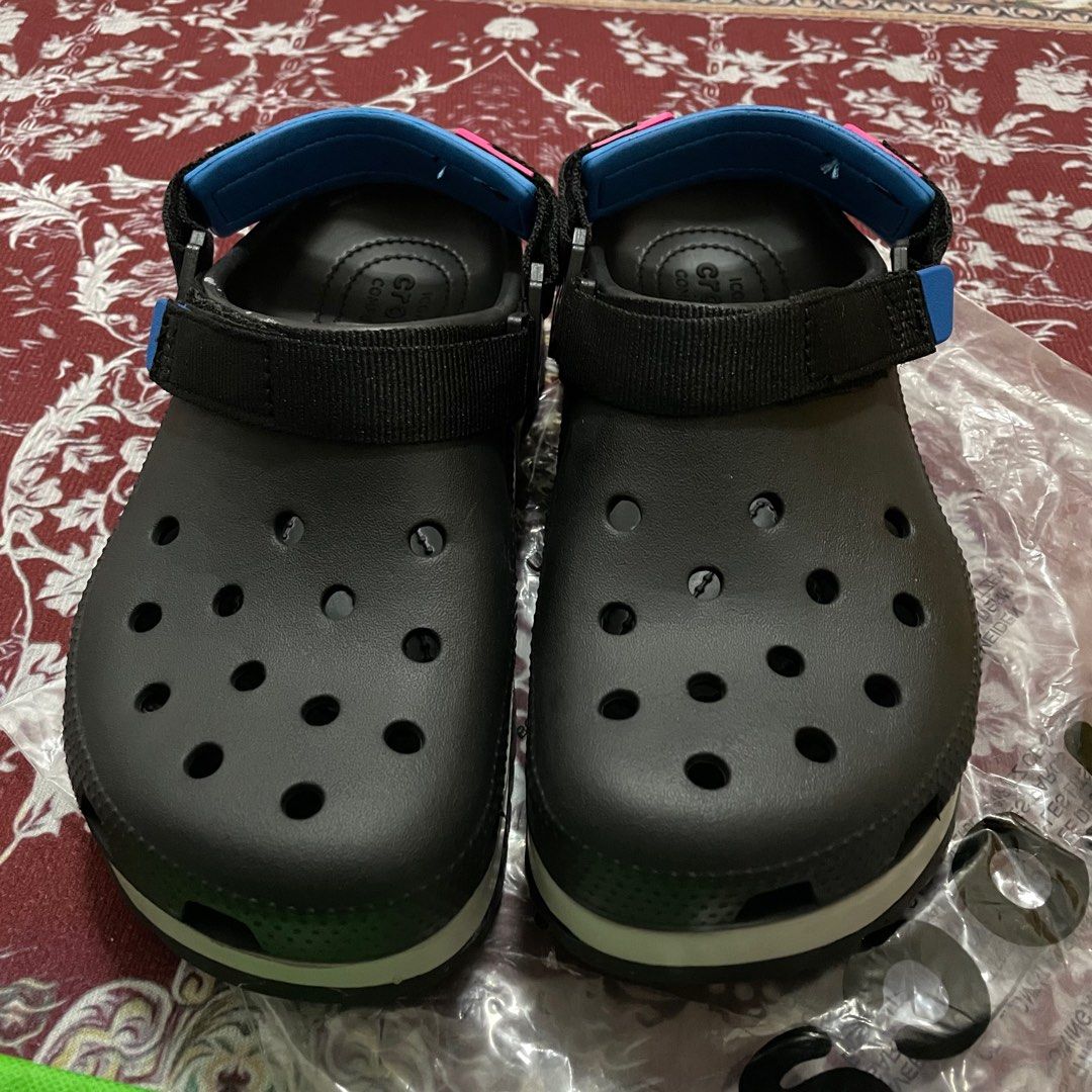 CROCS, Women's Fashion, Footwear, Flipflops and Slides on Carousell