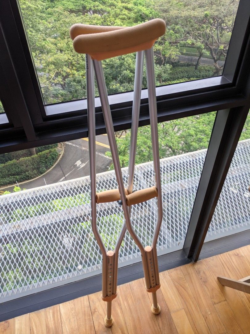 Crutches adjustable, comfortable, Health & Nutrition, Assistive