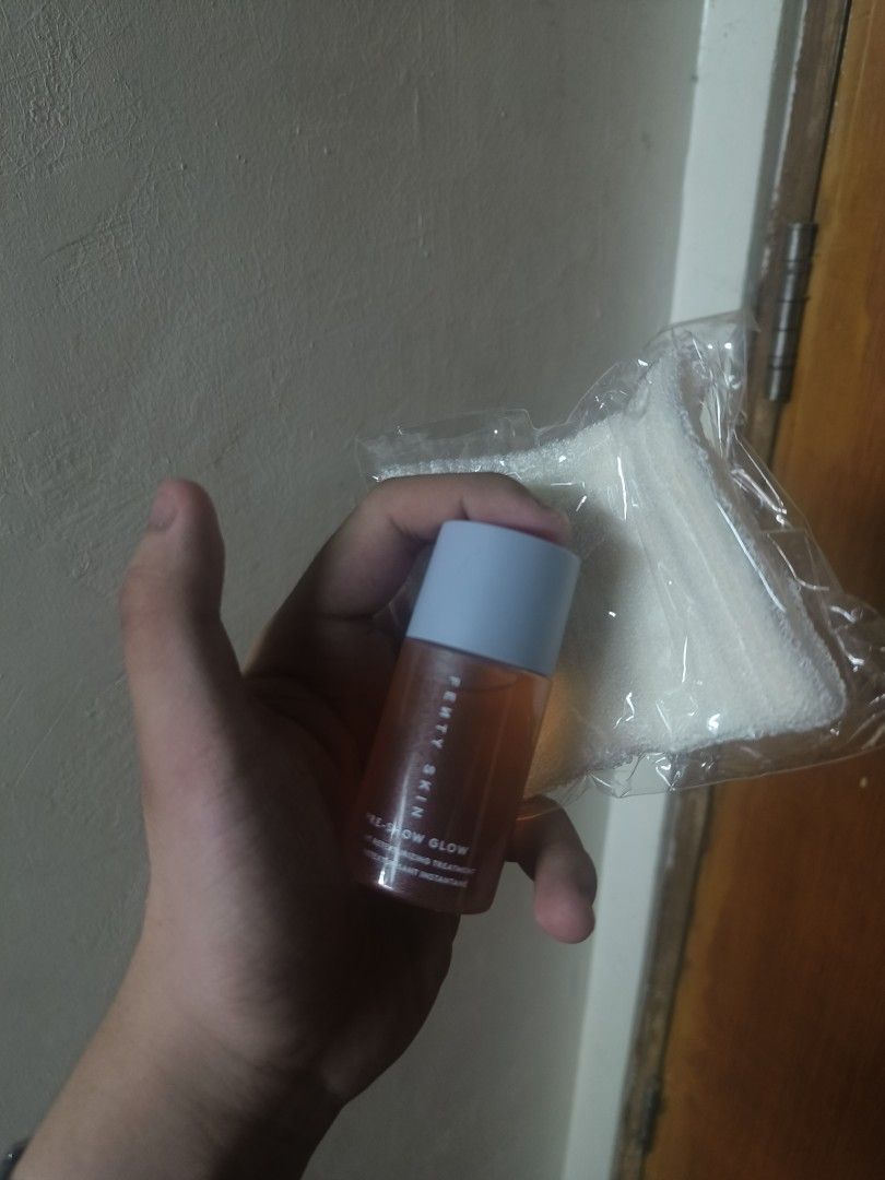 FENTY SKIN Pre-show glow instant retexturing (Category: Face Care) located in Quezon City. Submitted by spoiled_aesthetic (Listing ID 1220091406, Image 1). Description: BRAND NEW AND AUTHENTIC NO BOX INCLUDED.