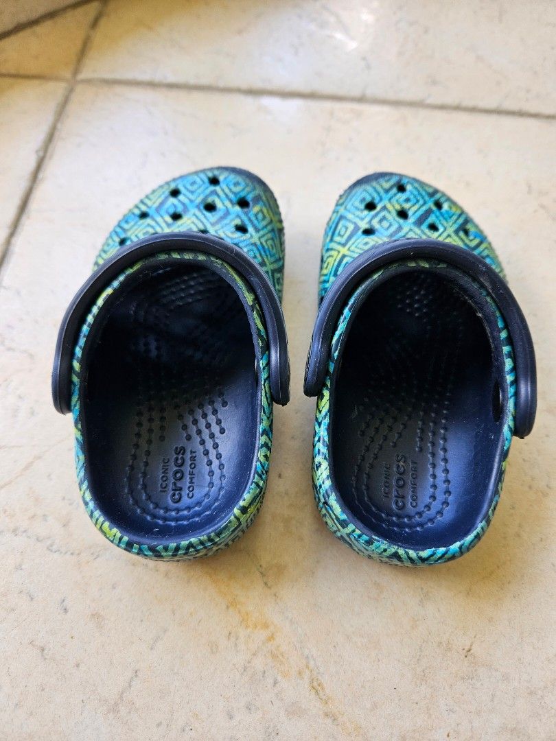 Baby girl clearance crocs size 5