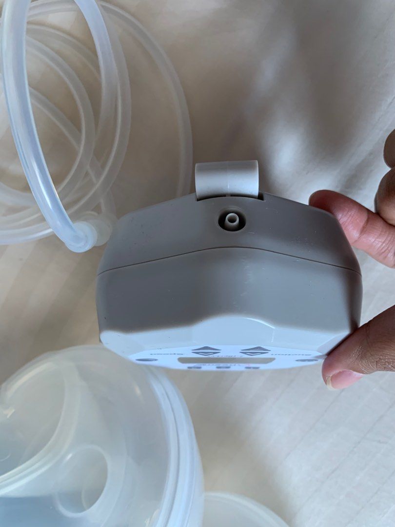 Freemie Breast Pump, Babies & Kids, Nursing & Feeding, Breastfeeding