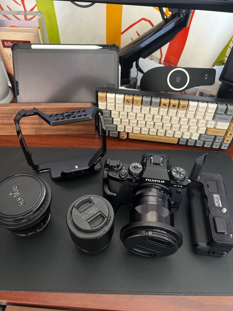 Fujifilm XT4 Full kit + Grip + 3 lens + full body cage + half cage