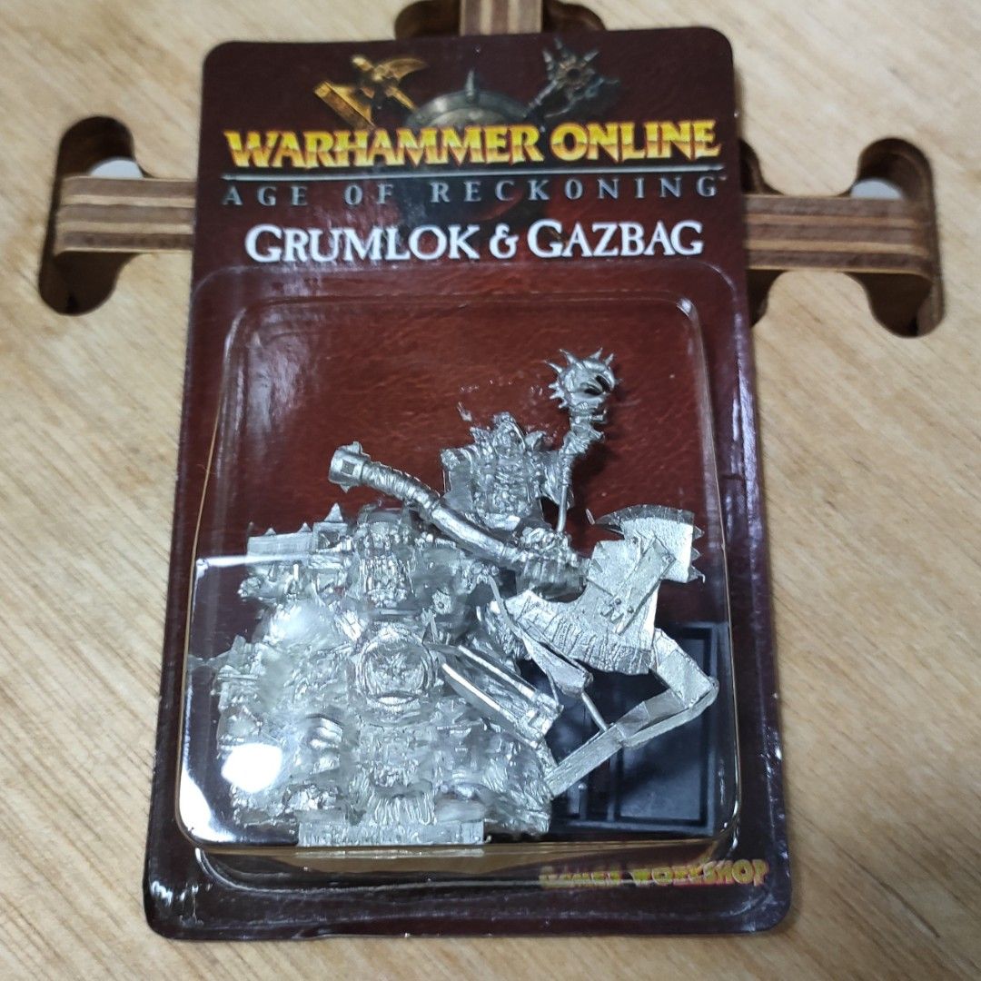 Coffret Warhammer Online Age Of Reckoning – Artbook + Figurine Grumlock & Gazbag