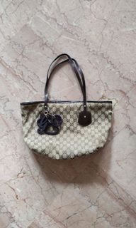 GUCCI Monogram Bumble Bee Charm Pochette, Luxury, Bags & Wallets on  Carousell
