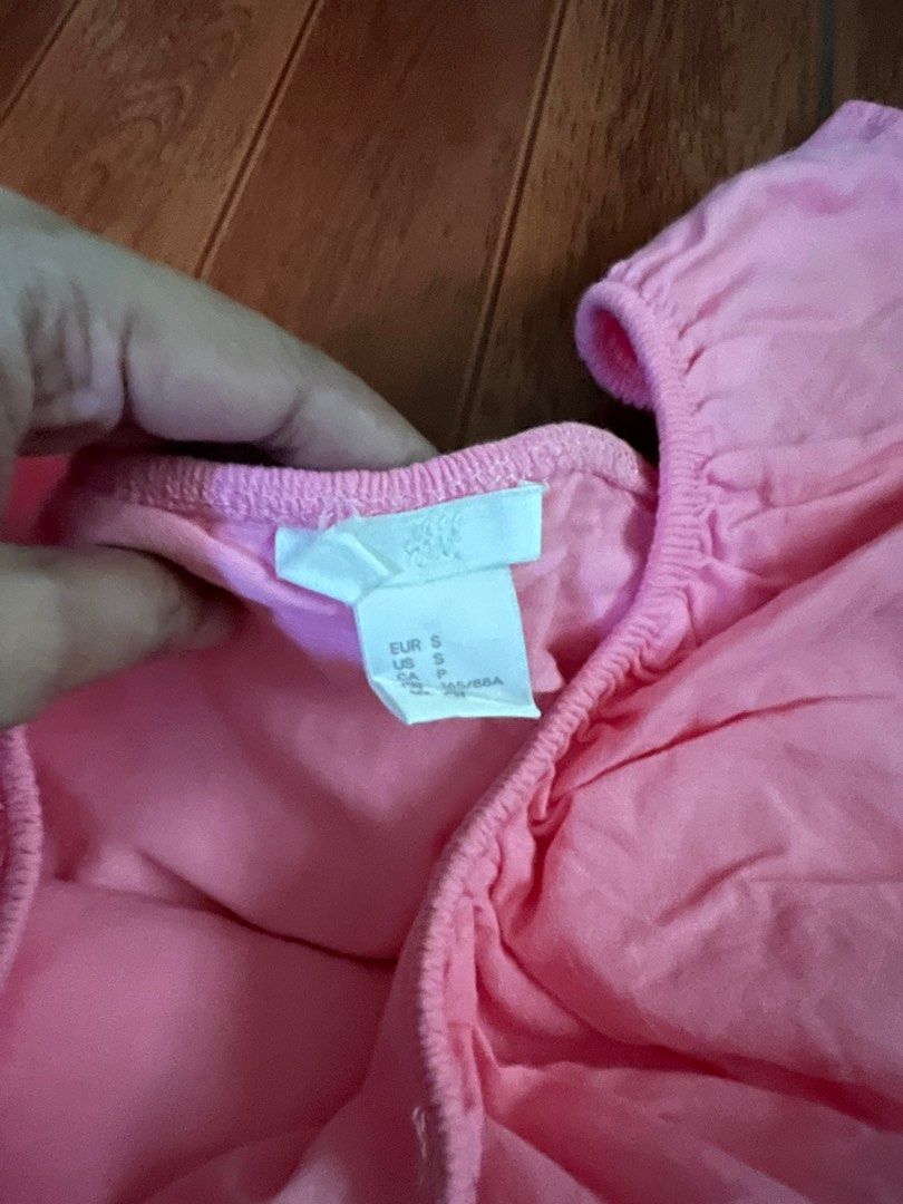 H&M Pink Blouse (Category: Blouses) located in San Mateo. Submitted by petitecherry21 (Listing ID 1220121002, Image 2). Description: Can fit up to xs to s.