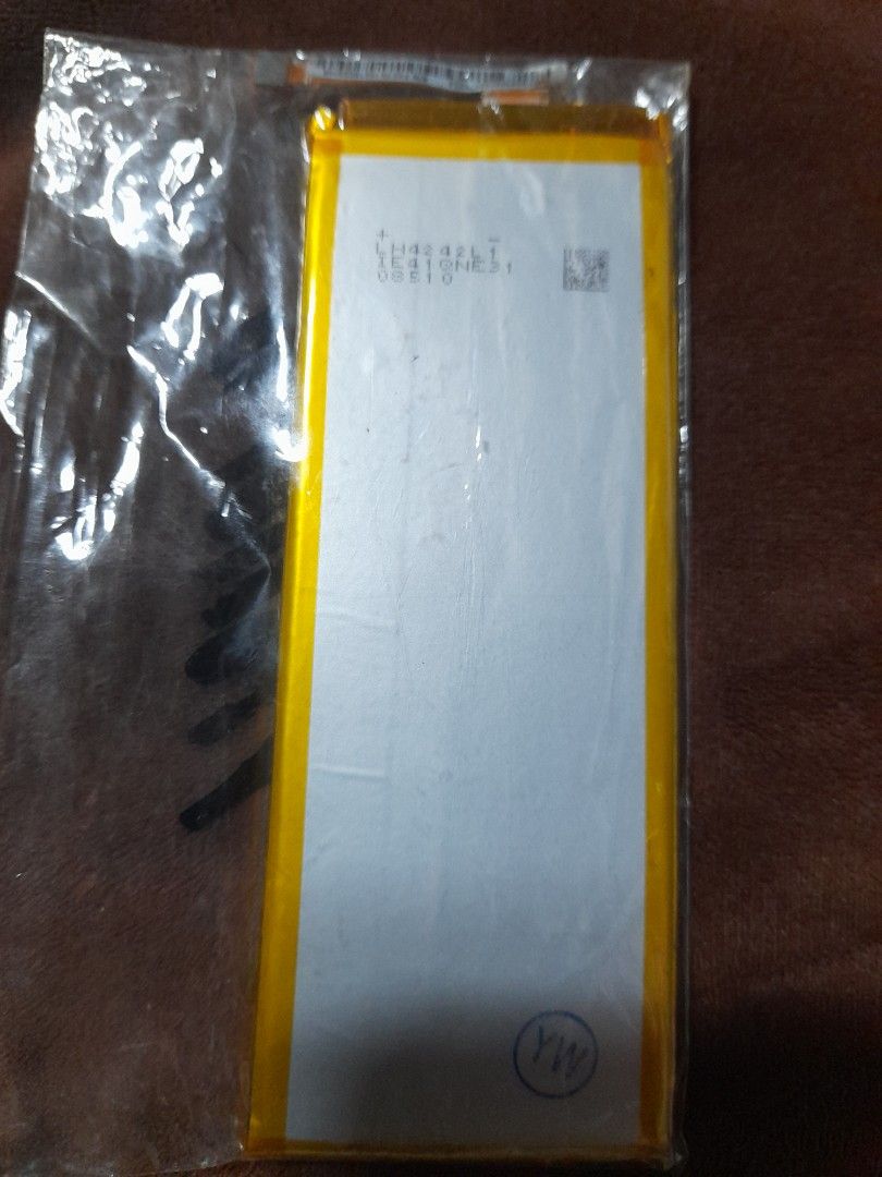 Huawei 4X / Honor 6 (Category: Batteries & Power Banks) located in Valenzuela. Submitted by macandrei (Listing ID 1220054774, Image 2). Description: Spare battery for huawei honor 6 or huawei 4X never been used 09184910005.