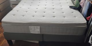 IKEA hesseng king size plus mattress topper