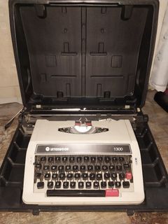 Interwood 1300 typewriter