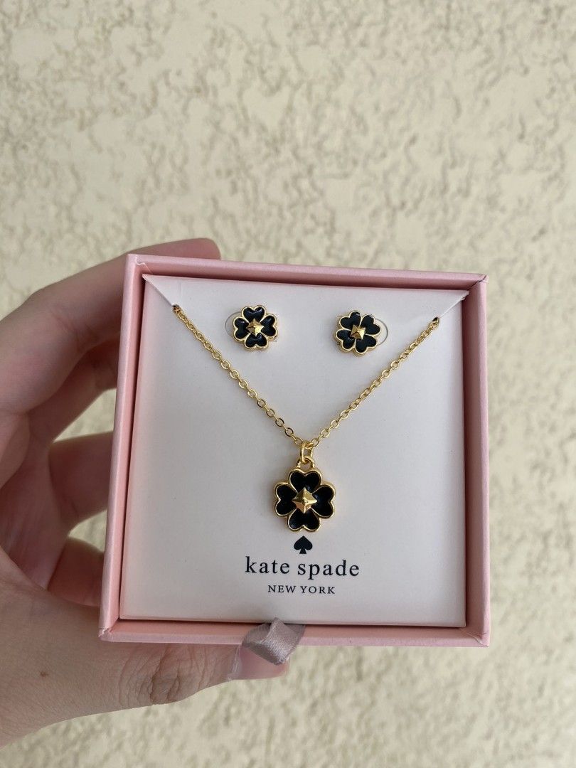 Kate Spade black clover leaf necklace gold with set of earrings in gold,  Women's Fashion, Jewelry & Organizers, Necklaces on Carousell
